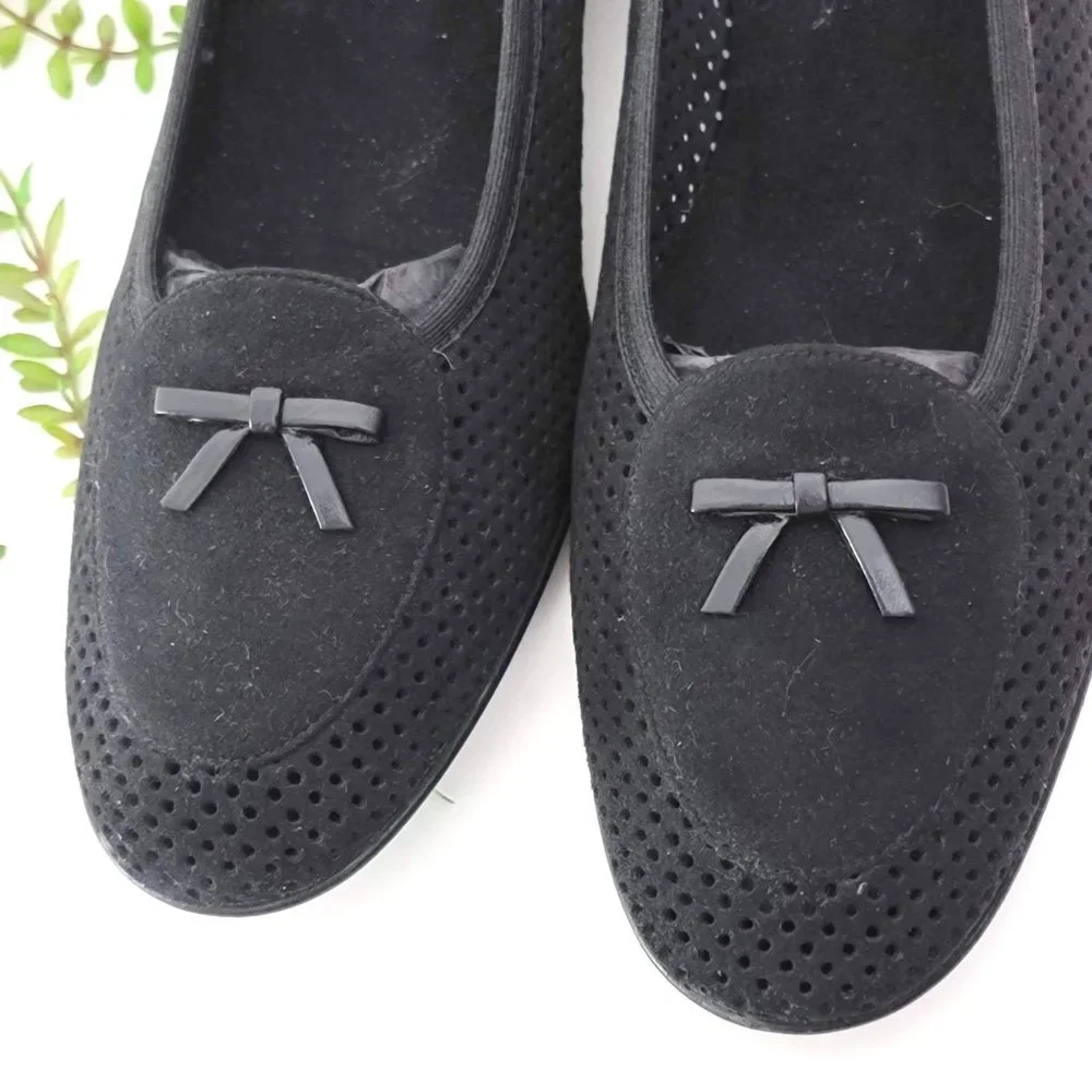 Stuart Weitzman Made in Spain Black Perforated Suede Bow Kitten Heel Flats SZ 11 - Picture 3 of 10